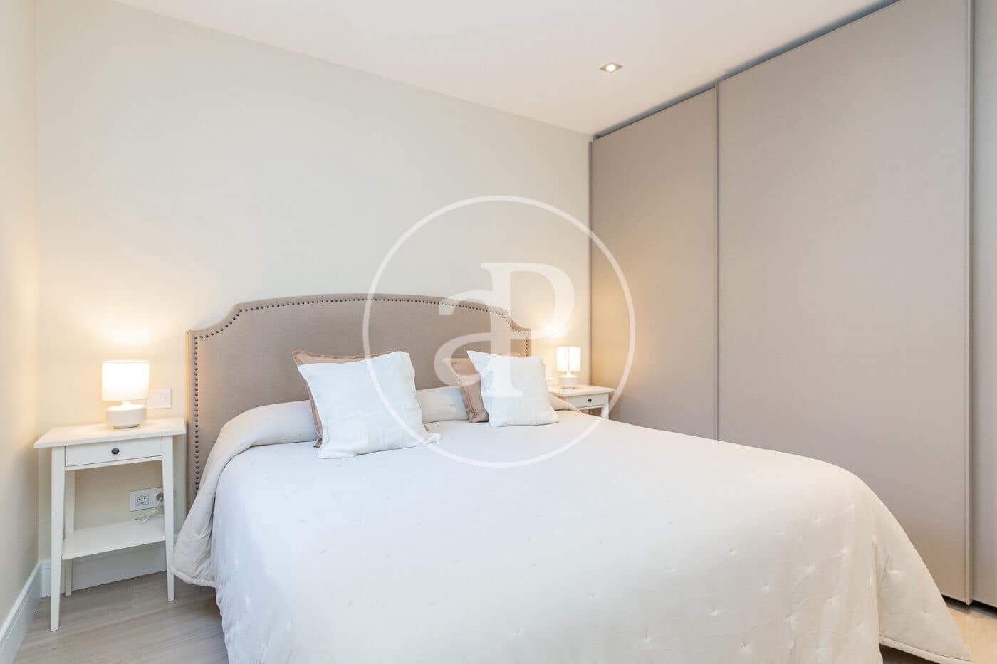 Penthouse de 2 chambres à louer à Madrid ville - 3 950 € (Ref: 9269745)