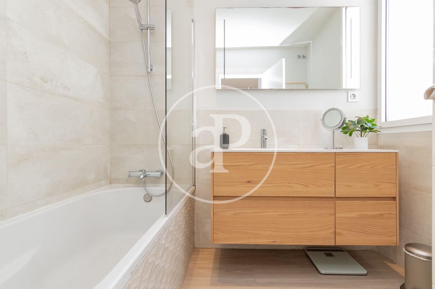 Penthouse de 2 chambres à louer à Madrid ville - 3 950 € (Ref: 9269745)