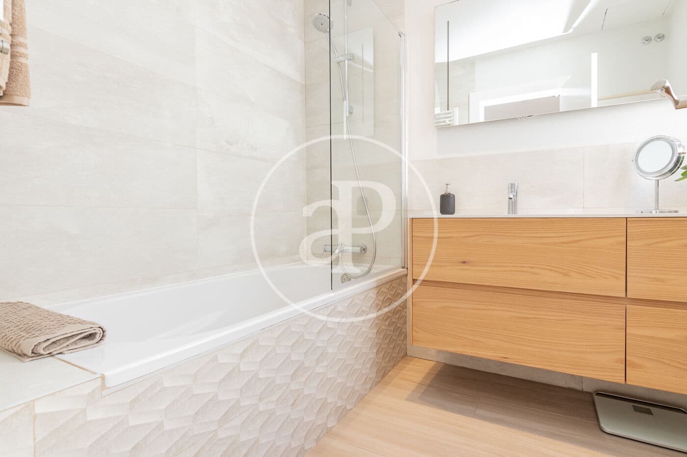 Penthouse de 2 chambres à louer à Madrid ville - 3 950 € (Ref: 9269745)