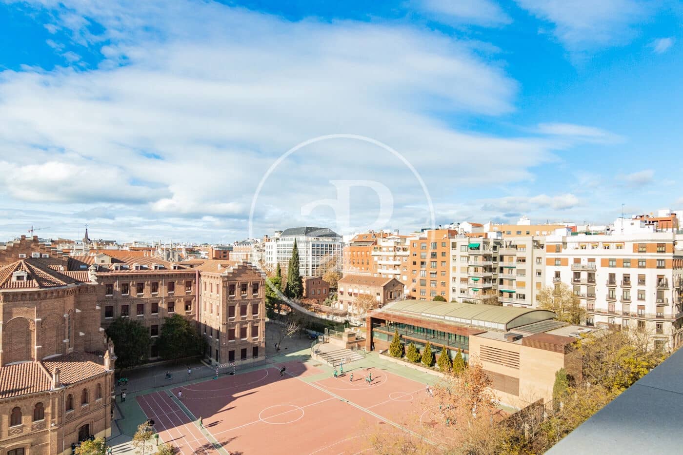 Penthouse de 2 chambres à louer à Madrid ville - 3 950 € (Ref: 9269745)