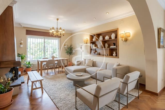 7 Zimmer Villa zu verkaufen in Villanueva de la Cañada mit Pool - 1.390.000 € (Ref: 9276344)