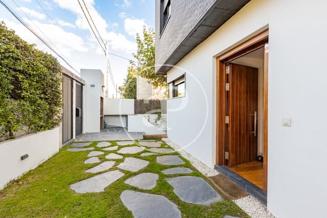 5 sypialnia Willa na sprzedaż w Aravaca, Miasto Madryt z basenem - 1 490 000 € (Ref: 9282221)