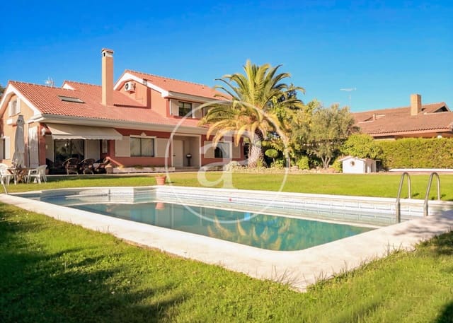 6 bedroom Villa for sale in Las Rozas de Madrid with pool - € 2,220,000 (Ref: 9285230)