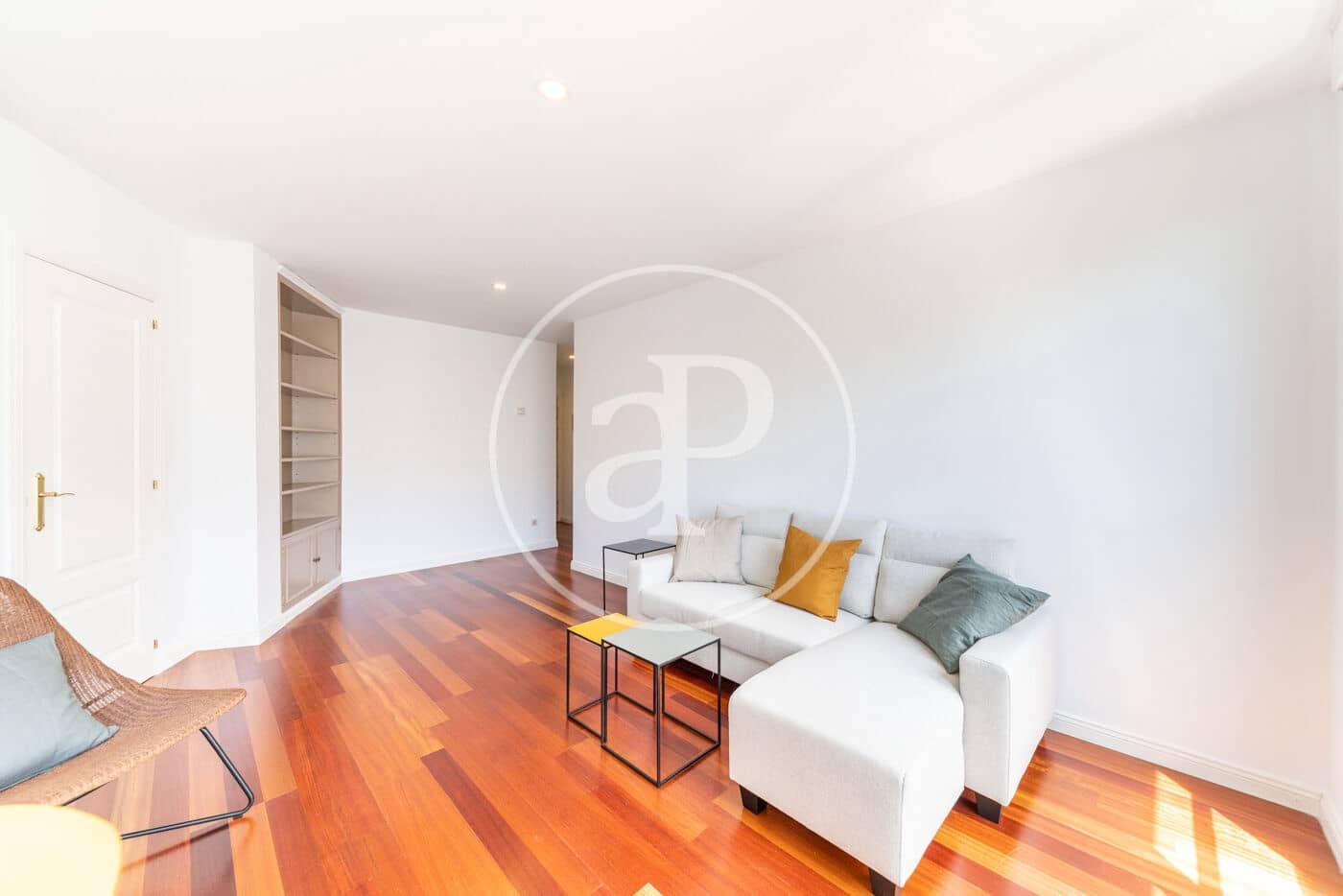 2 bedroom Apartment for rent in Madrid city with pool garage - € 2,800 (Ref: 9287735)