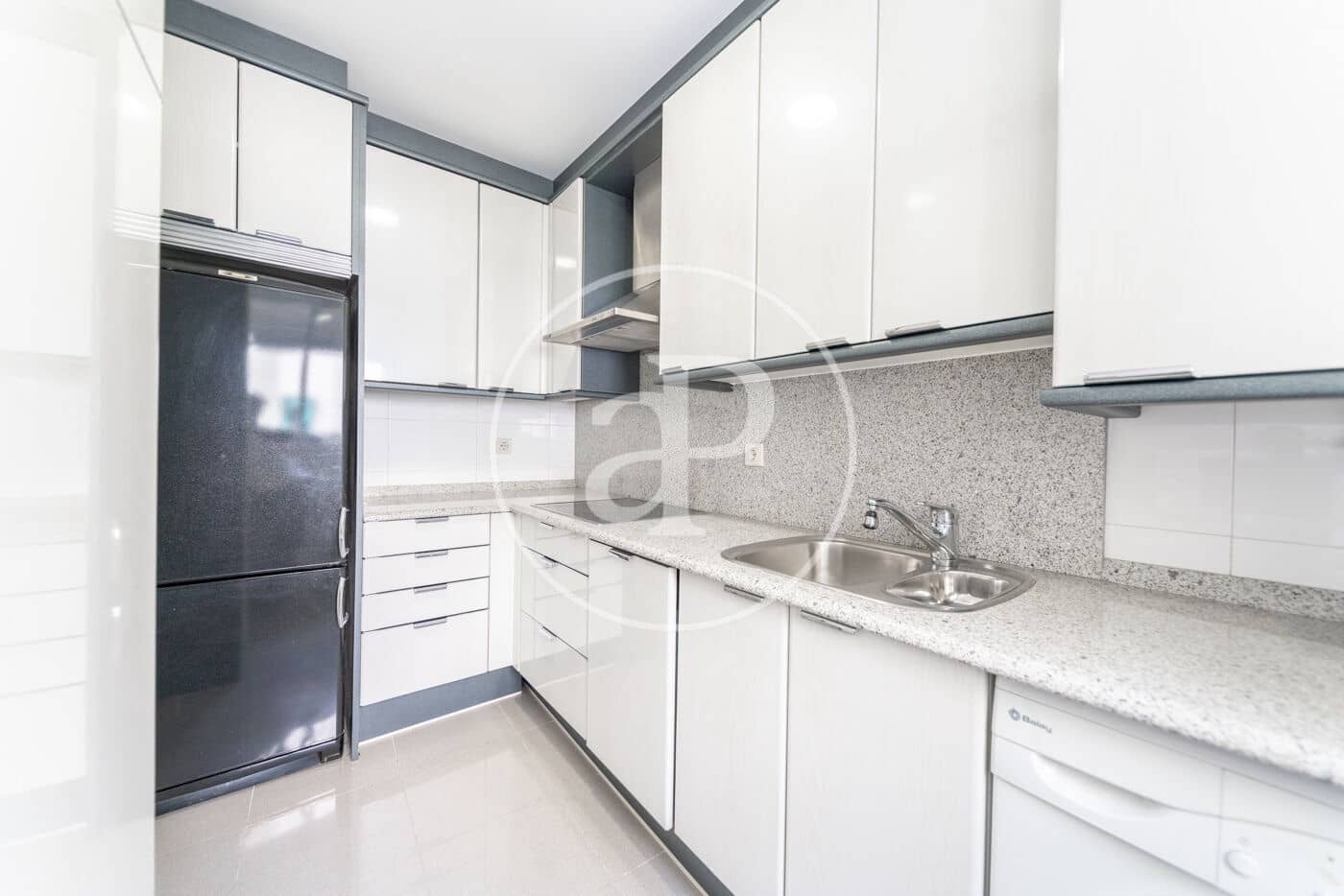 2 bedroom Apartment for rent in Madrid city with pool garage - € 2,800 (Ref: 9287735)