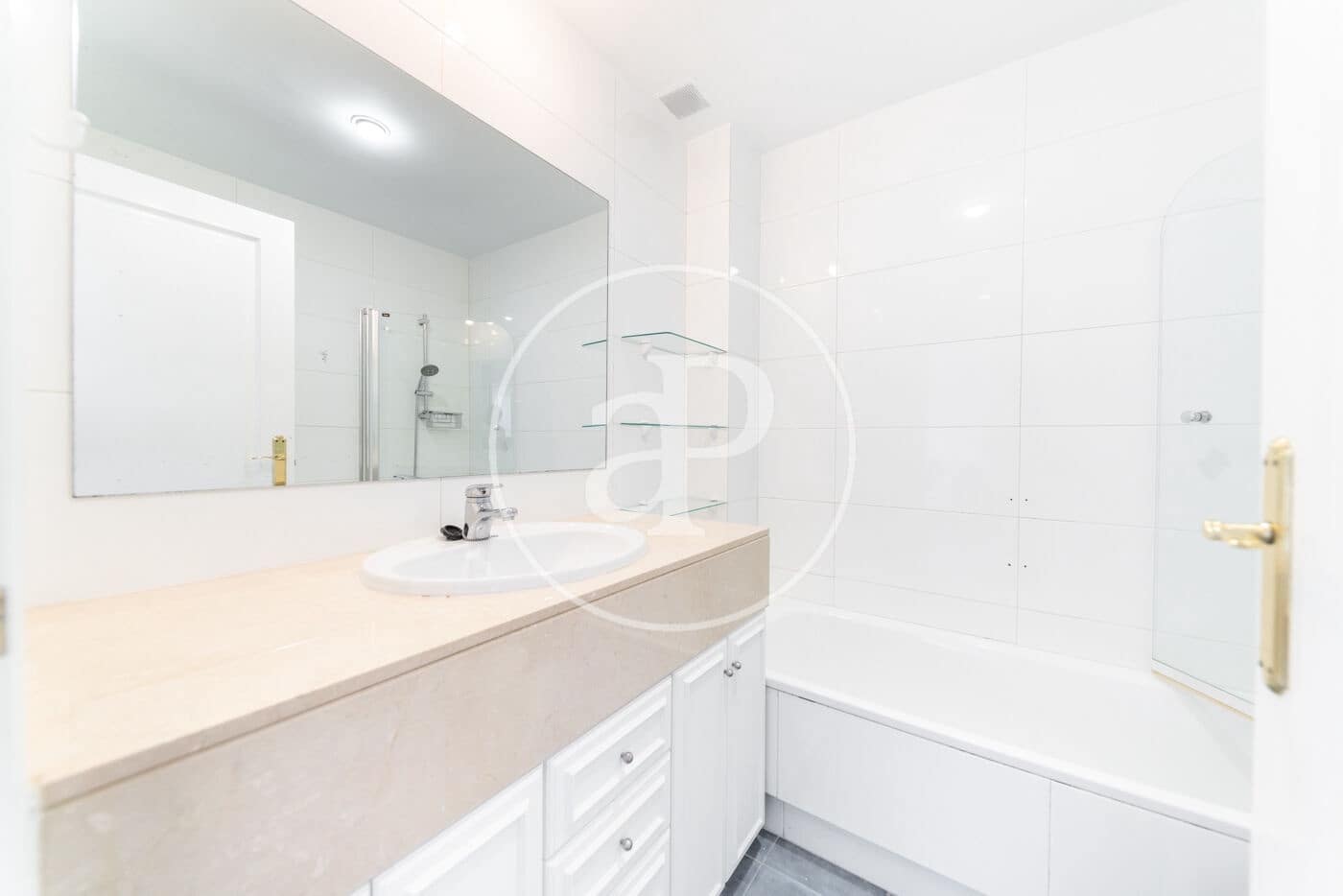 2 bedroom Apartment for rent in Madrid city with pool garage - € 2,800 (Ref: 9287735)