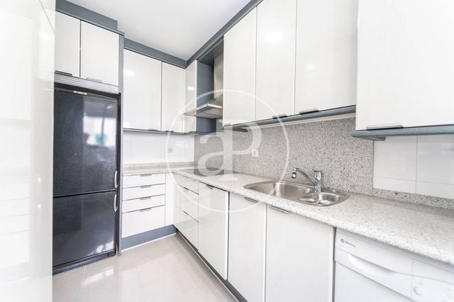 2 bedroom Apartment for rent in Castellana, Madrid city with pool garage - € 2,800 (Ref: 9287735)