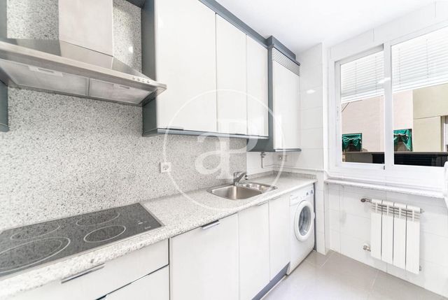 2 bedroom Apartment for rent in Castellana, Madrid city with pool garage - € 2,800 (Ref: 9287735)