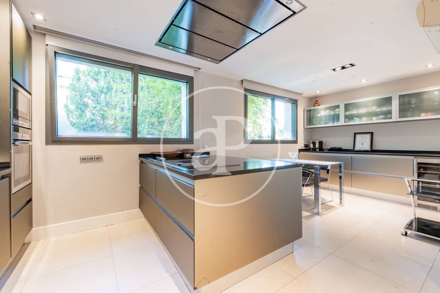 5 soveværelse Villa til salg i Madrid by med swimmingpool - € 2.800.000 (Ref: 9291601)