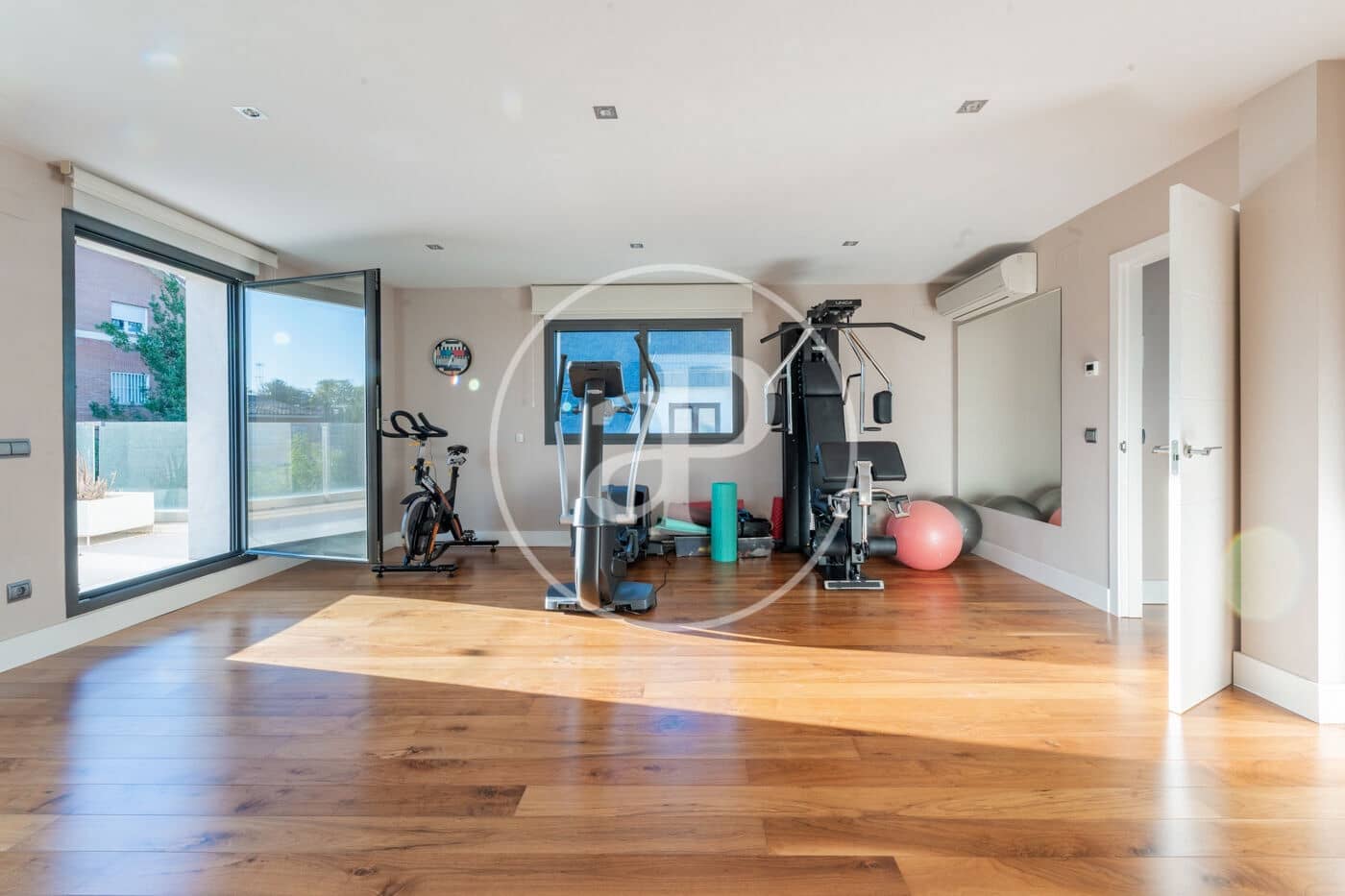 5 soveværelse Villa til salg i Madrid by med swimmingpool - € 2.800.000 (Ref: 9291601)