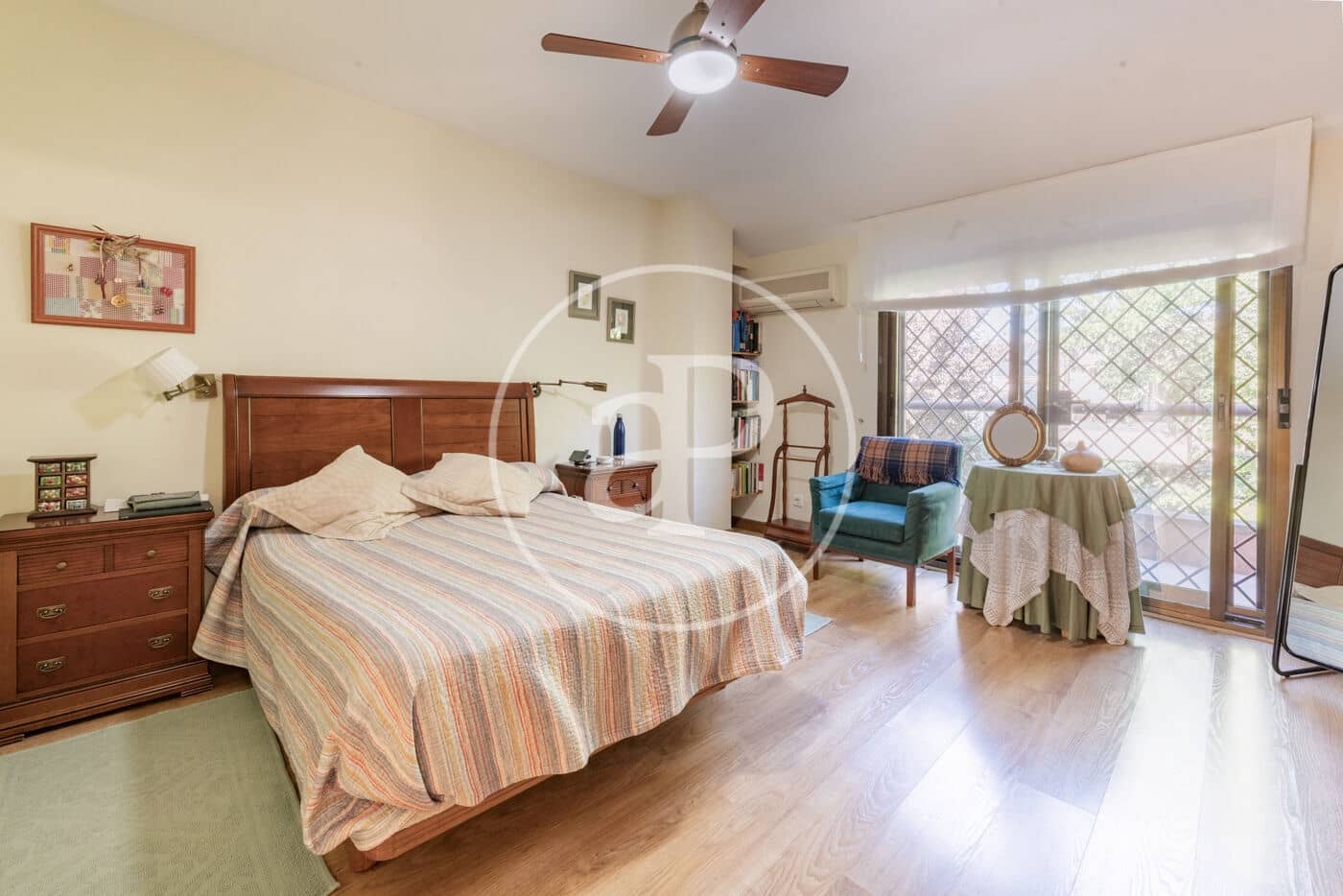 4 quarto Moradia para venda em La Moraleja com piscina - 1 650 000 € (Ref: 9291603)