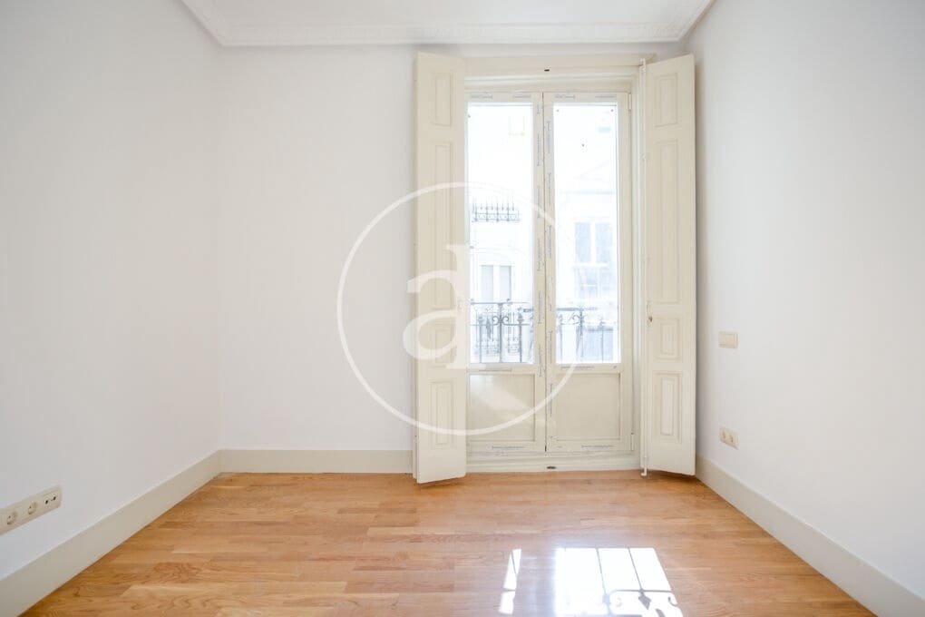 2 sypialnia Apartament do wynajęcia w Miasto Madryt - 2 950 € (Ref: 9294557)