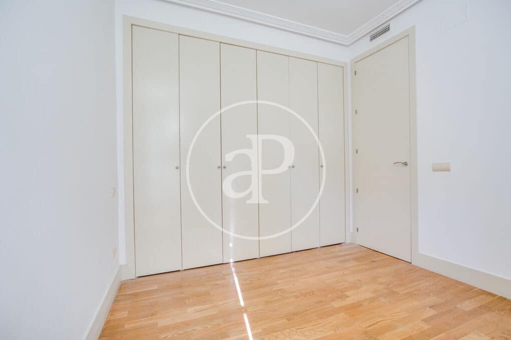 2 sypialnia Apartament do wynajęcia w Miasto Madryt - 2 950 € (Ref: 9294557)