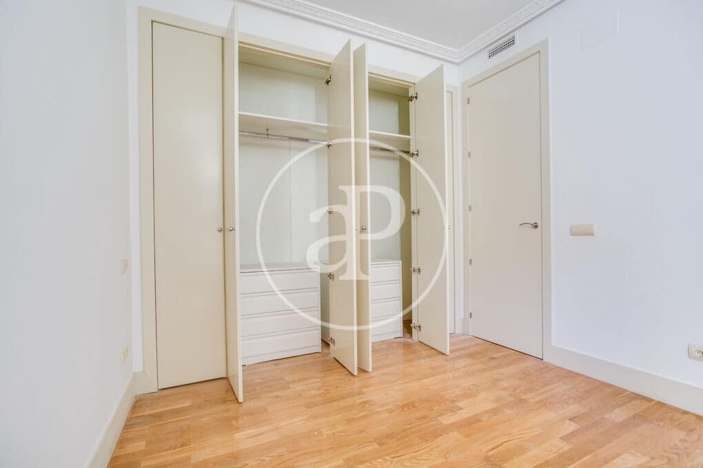 2 sypialnia Apartament do wynajęcia w Miasto Madryt - 2 950 € (Ref: 9294557)