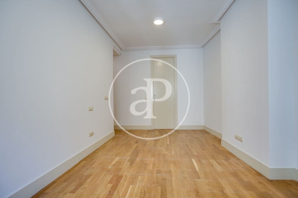 2 sypialnia Apartament do wynajęcia w Miasto Madryt - 2 950 € (Ref: 9294557)