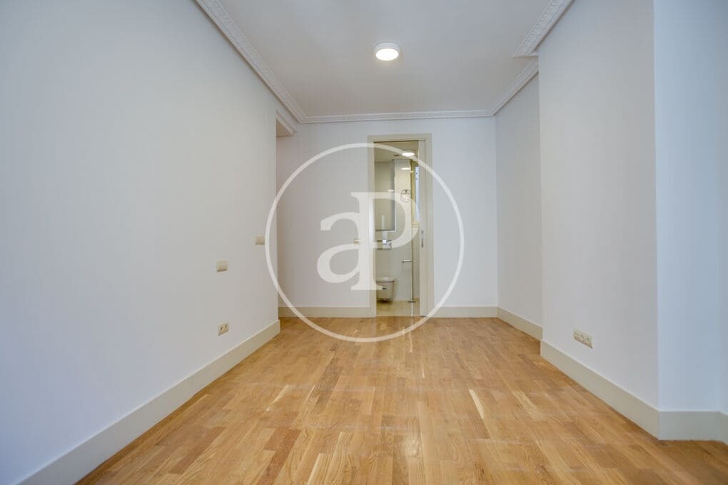 2 sypialnia Apartament do wynajęcia w Miasto Madryt - 2 950 € (Ref: 9294557)