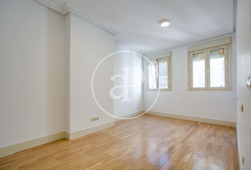 2 sypialnia Apartament do wynajęcia w Miasto Madryt - 2 950 € (Ref: 9294557)