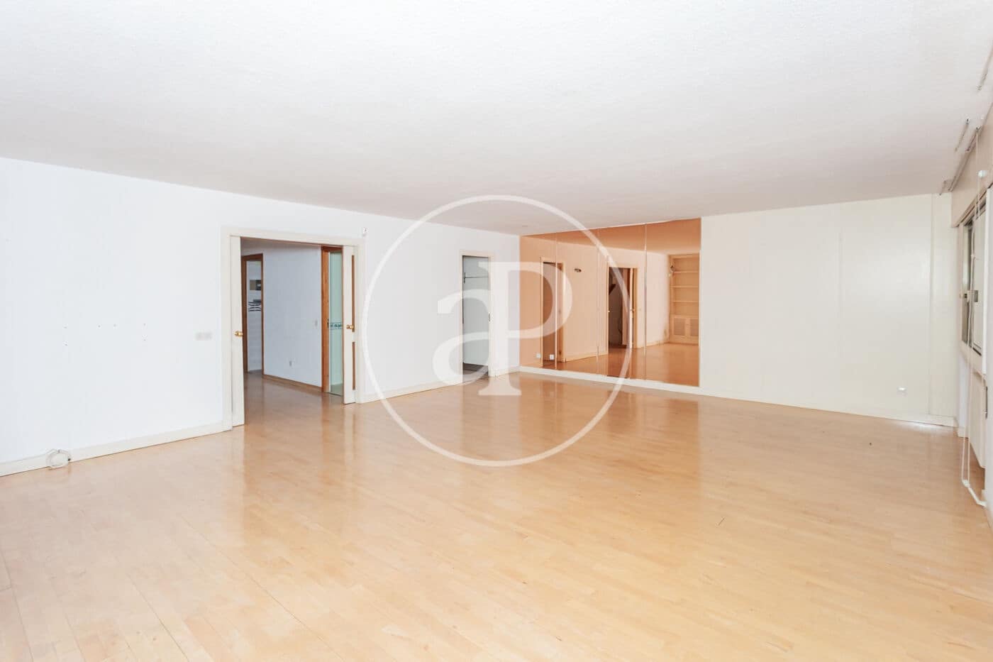 6 makuuhuone Huvila myytävänä paikassa Madrid kaupunki mukana uima-altaan - 1 625 000 € (Ref: 9301052)