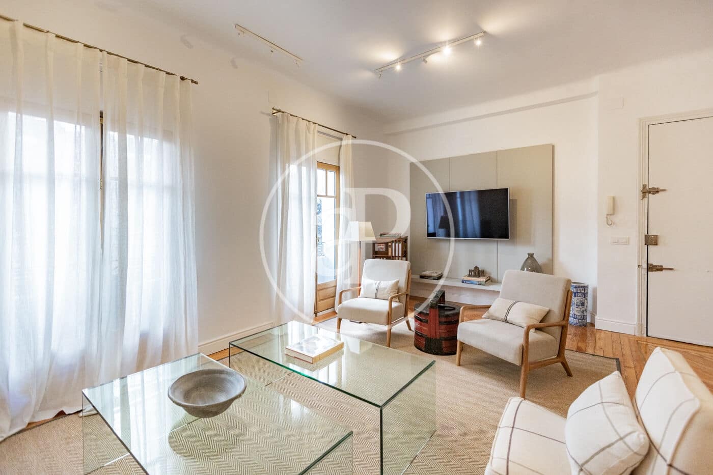 2 slaapkamer Appartement te huur in Madrid stad - € 3.800 (Ref: 9301053)