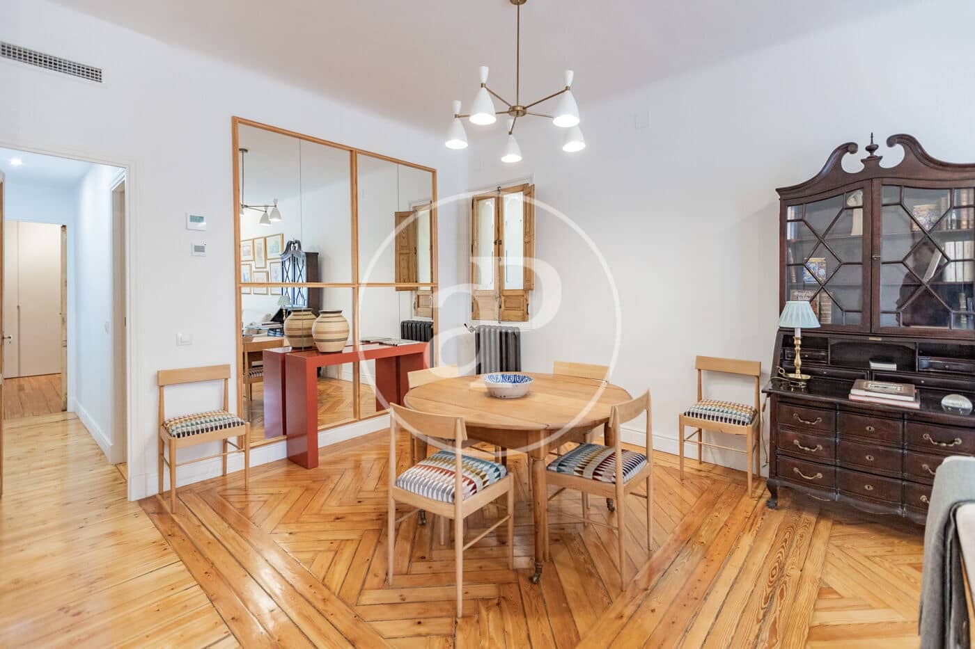 2 slaapkamer Appartement te huur in Madrid stad - € 3.800 (Ref: 9301053)