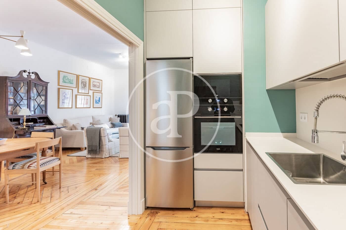 2 slaapkamer Appartement te huur in Madrid stad - € 3.800 (Ref: 9301053)