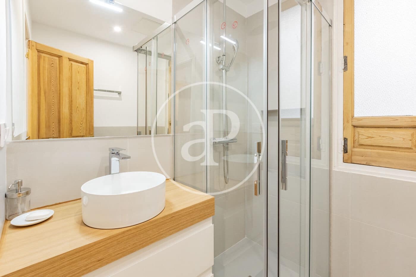 2 slaapkamer Appartement te huur in Madrid stad - € 3.800 (Ref: 9301053)