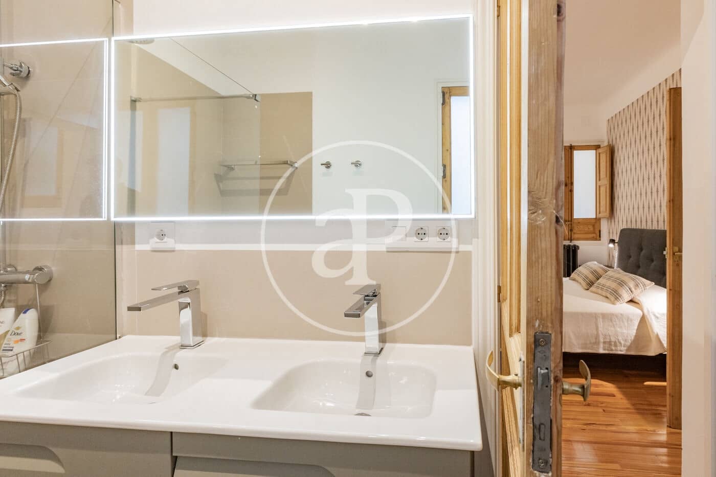 2 slaapkamer Appartement te huur in Madrid stad - € 3.800 (Ref: 9301053)