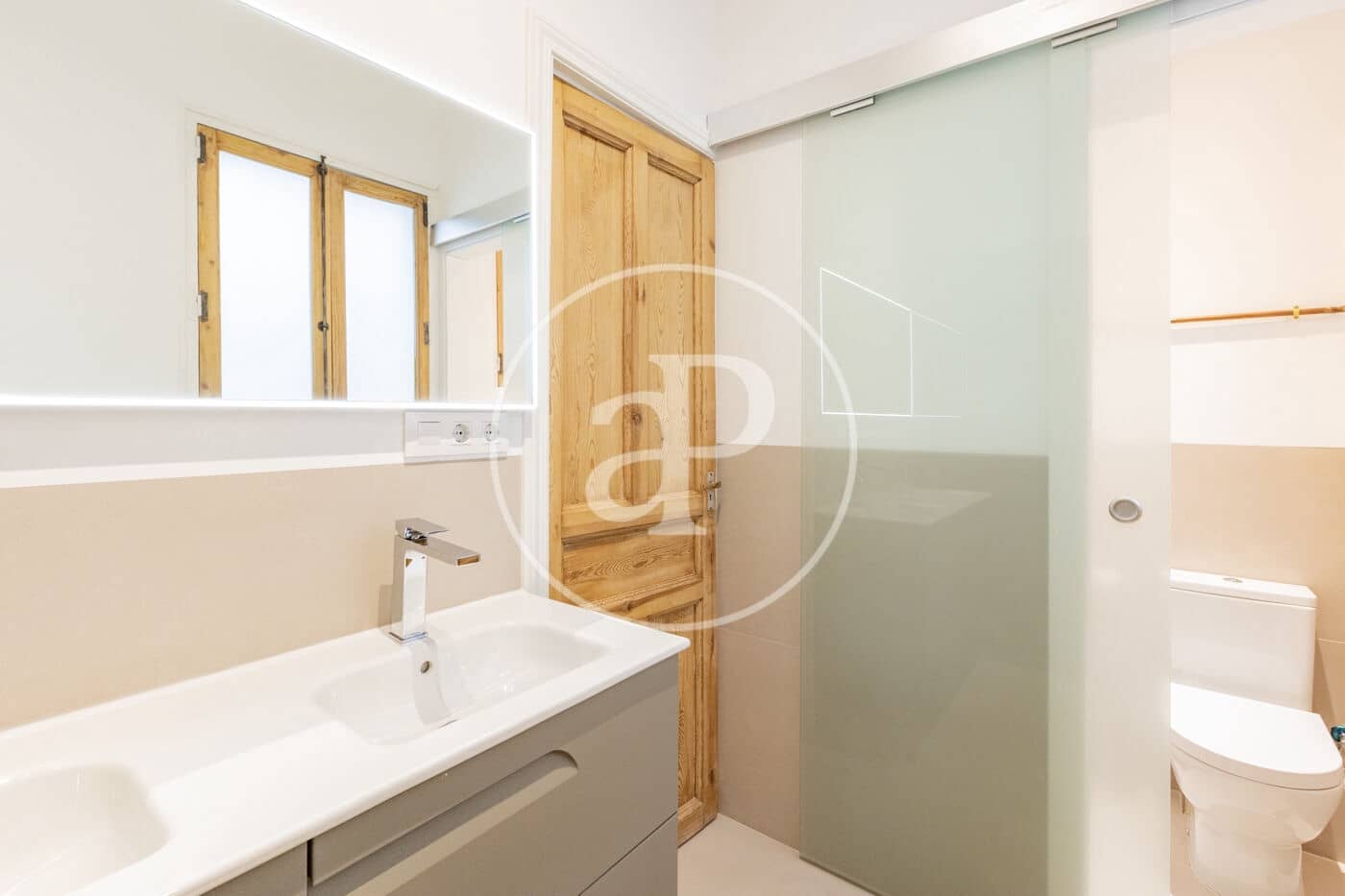 2 slaapkamer Appartement te huur in Madrid stad - € 3.800 (Ref: 9301053)
