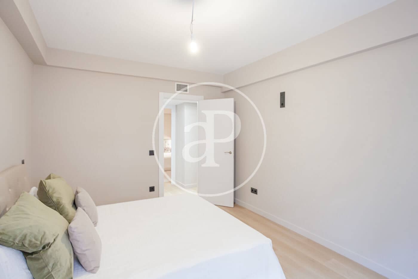 2 bedroom Apartment for rent in Madrid city - € 2,500 (Ref: 9308517)