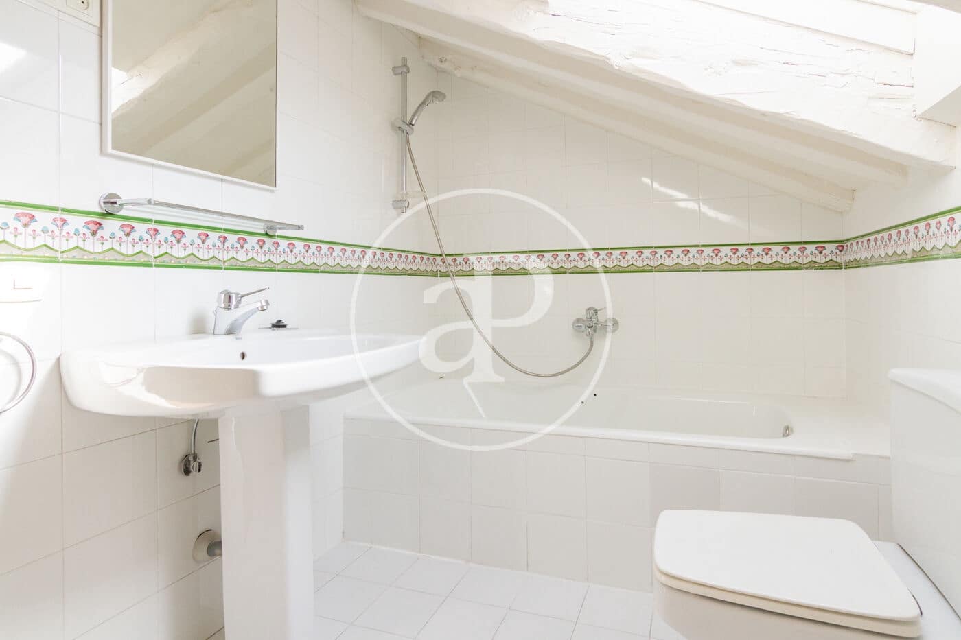 3 bedroom Penthouse for rent in Madrid city - € 3,500 (Ref: 9308519)