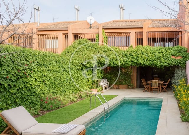 6 sovrum Villa till salu i Aravaca, Madrid stad med pool - 1 980 000 € (Ref: 9312884)