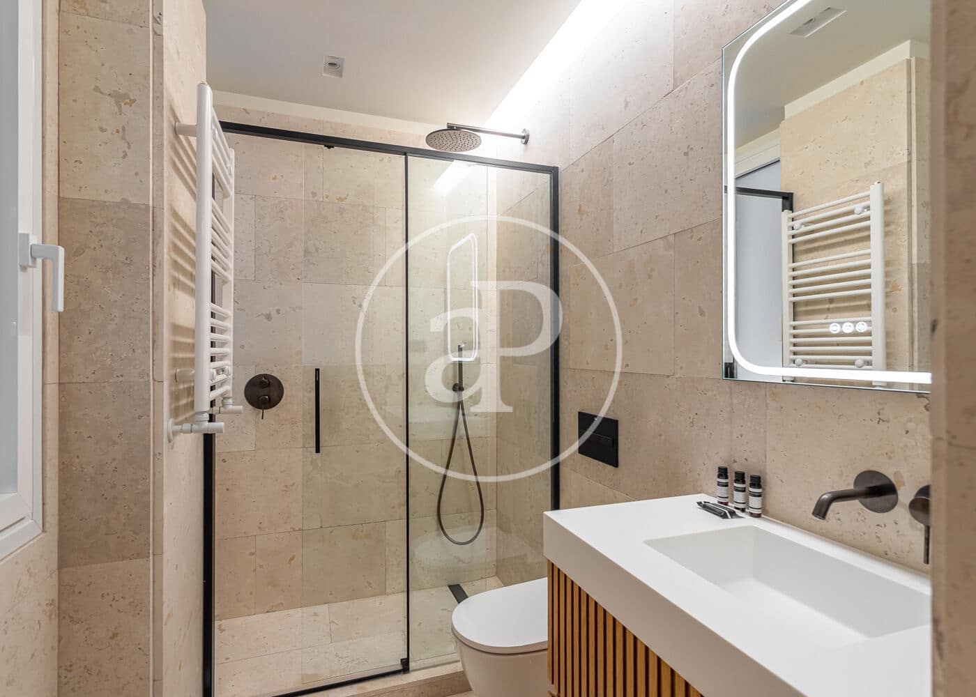 2 slaapkamer Appartement te huur in Madrid stad - € 5.500 (Ref: 9312886)