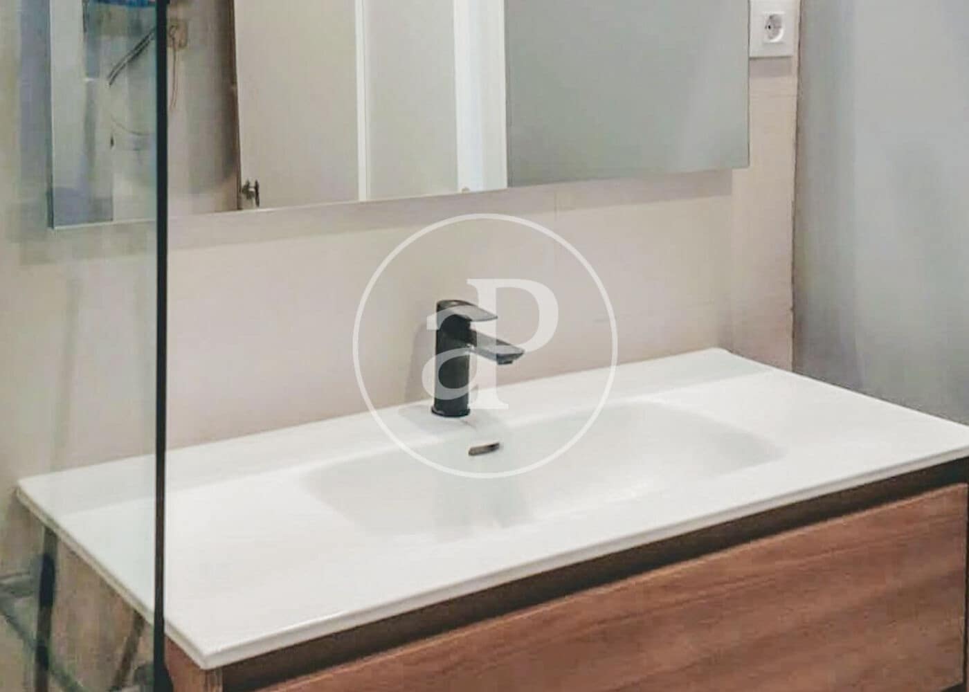 1 soveværelse Lejlighed til leje i Madrid by - € 2.000 (Ref: 9312888)