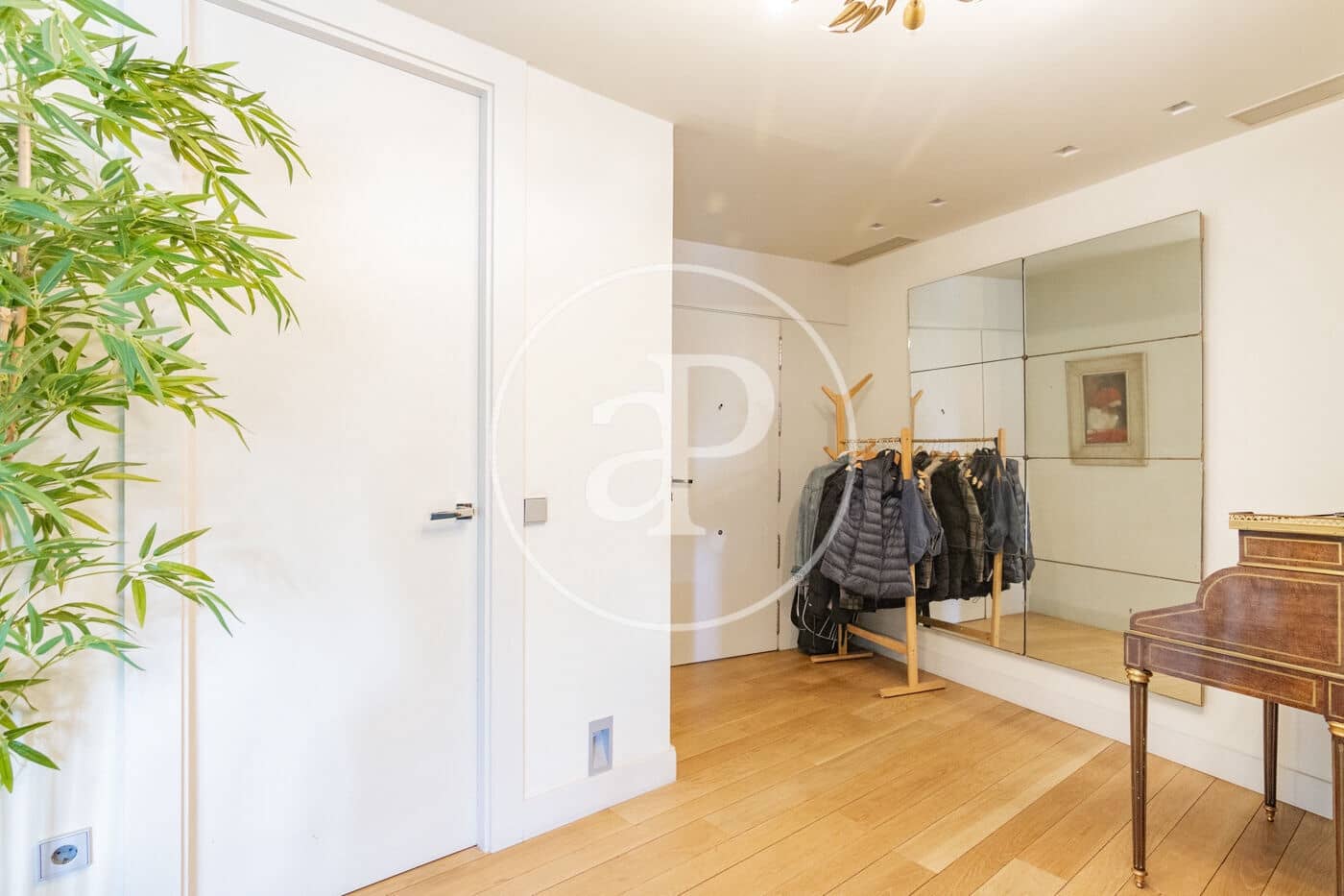 4 soveværelse Lejlighed til leje i La Moraleja med swimmingpool - € 5.500 (Ref: 9312889)