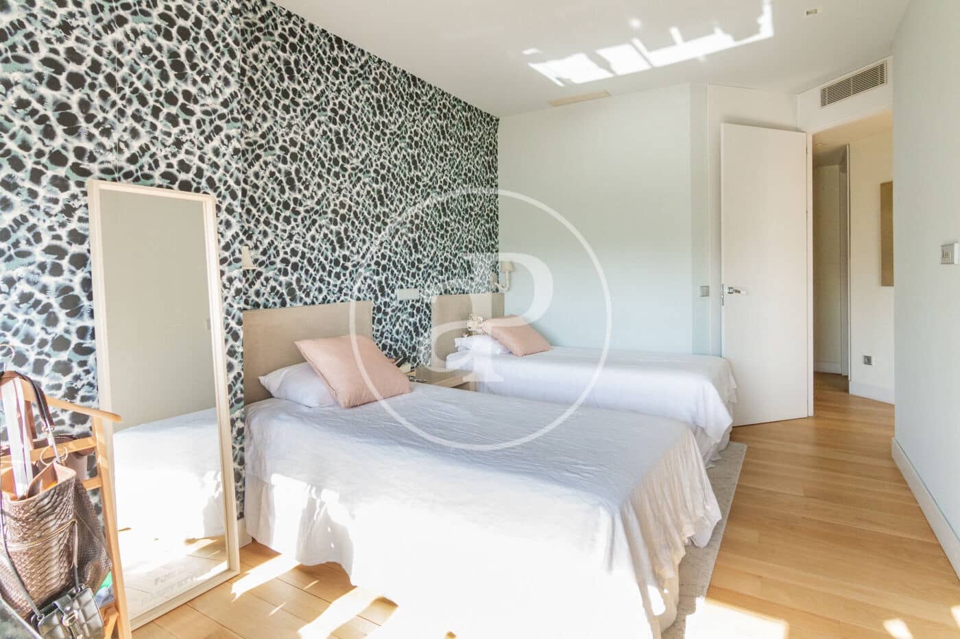 4 soveværelse Lejlighed til leje i La Moraleja med swimmingpool - € 5.500 (Ref: 9312889)