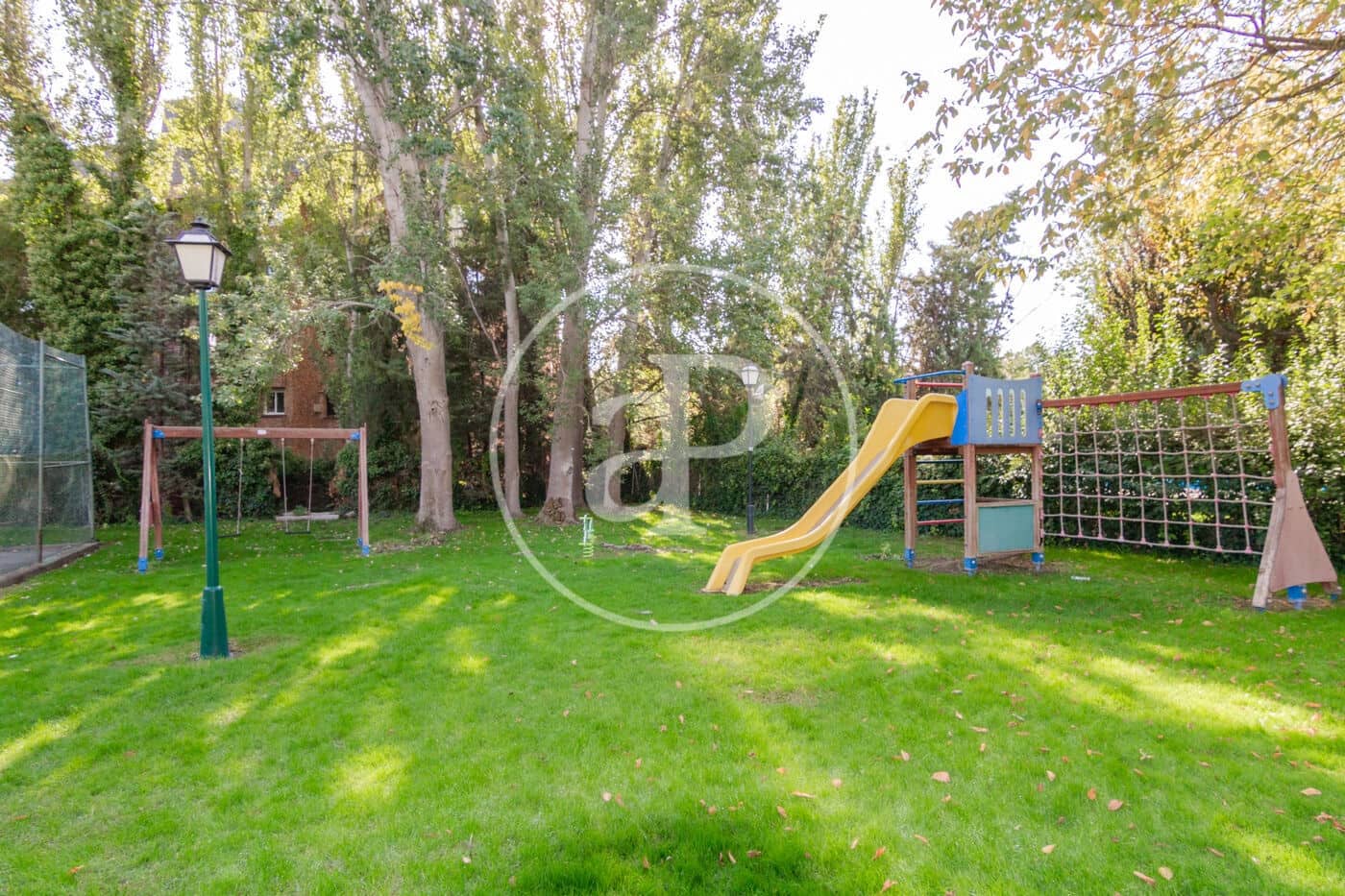 4 soveværelse Lejlighed til leje i La Moraleja med swimmingpool - € 5.500 (Ref: 9312889)