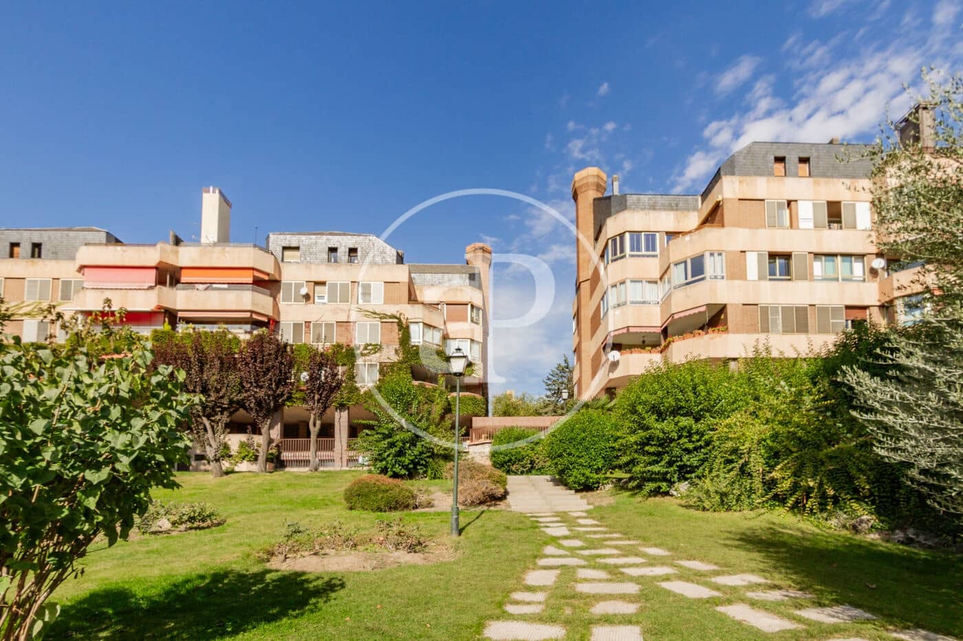 4 soveværelse Lejlighed til leje i La Moraleja med swimmingpool - € 5.500 (Ref: 9312889)