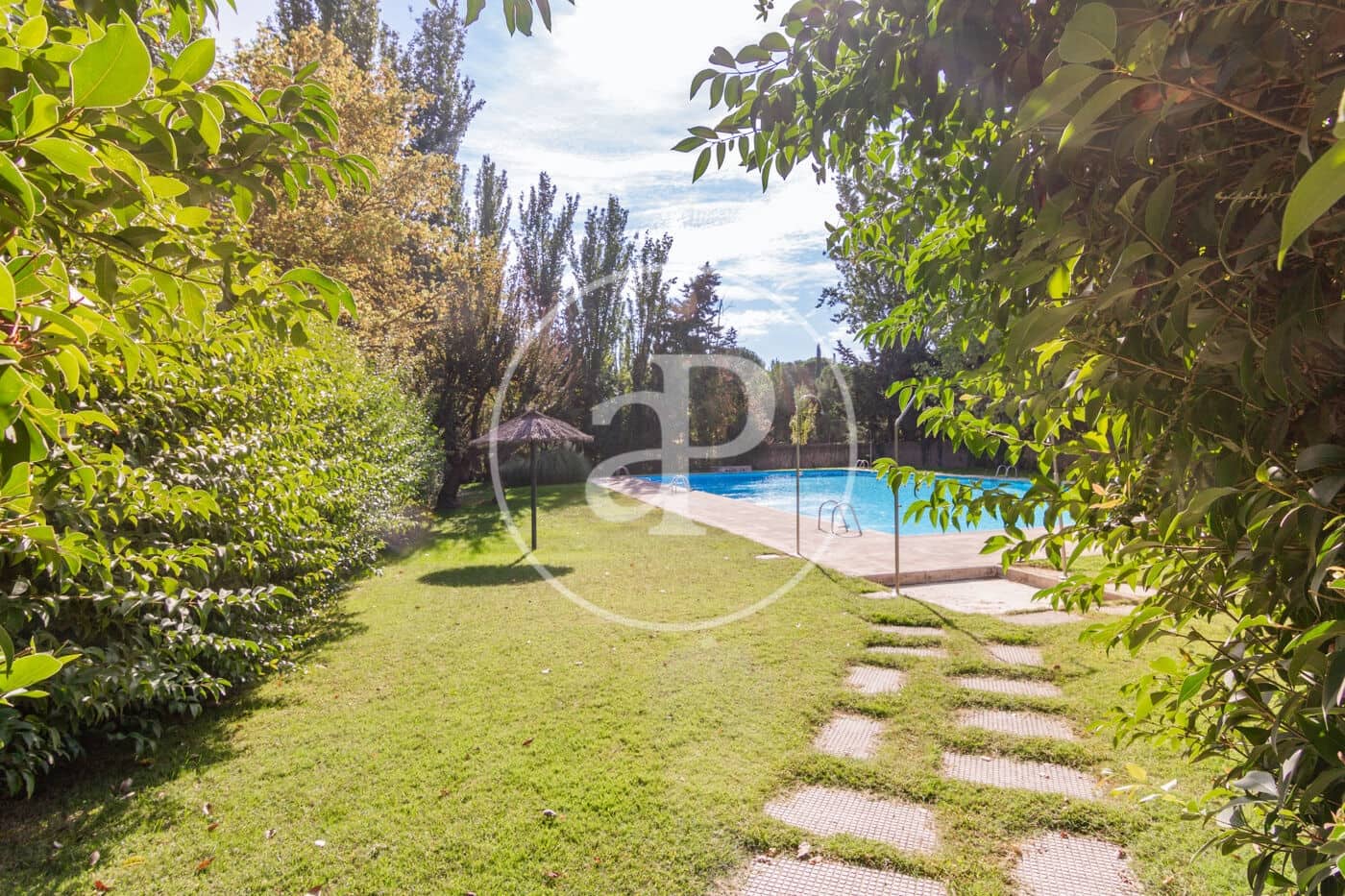 4 soveværelse Lejlighed til leje i La Moraleja med swimmingpool - € 5.500 (Ref: 9312889)