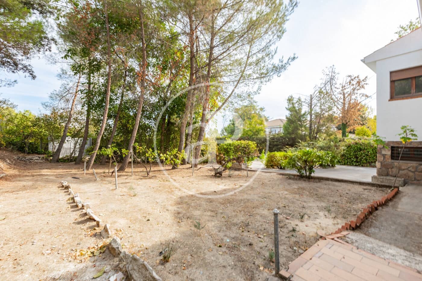 4 slaapkamer Villa te koop in San Sebastian de los Reyes met zwembad - € 1.285.000 (Ref: 9321910)