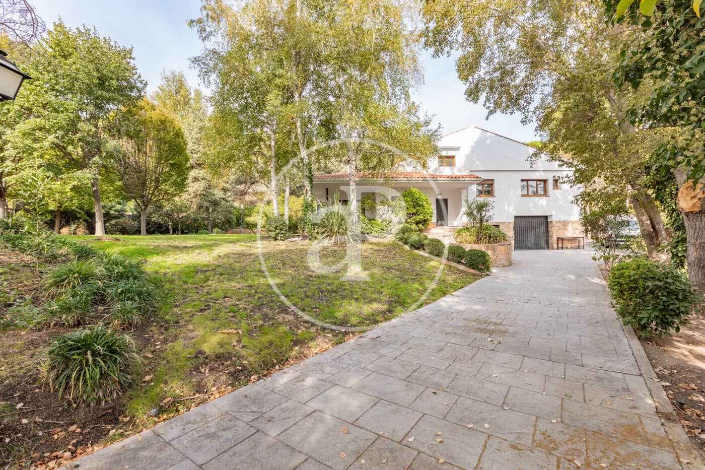 4 slaapkamer Villa te koop in San Sebastian de los Reyes met zwembad - € 1.285.000 (Ref: 9321910)