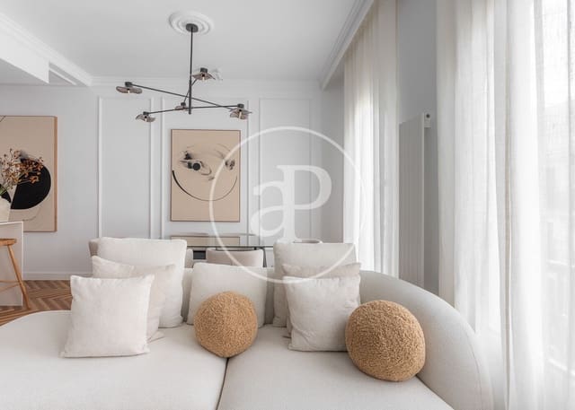 Appartement de 2 chambres à louer à Trafalgar, Madrid ville - 4 500 € (Ref: 9321917)