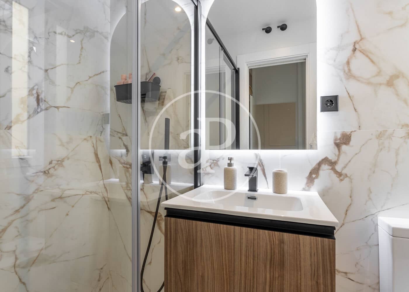 Appartement de 2 chambres à louer à Madrid ville - 4 500 € (Ref: 9321917)