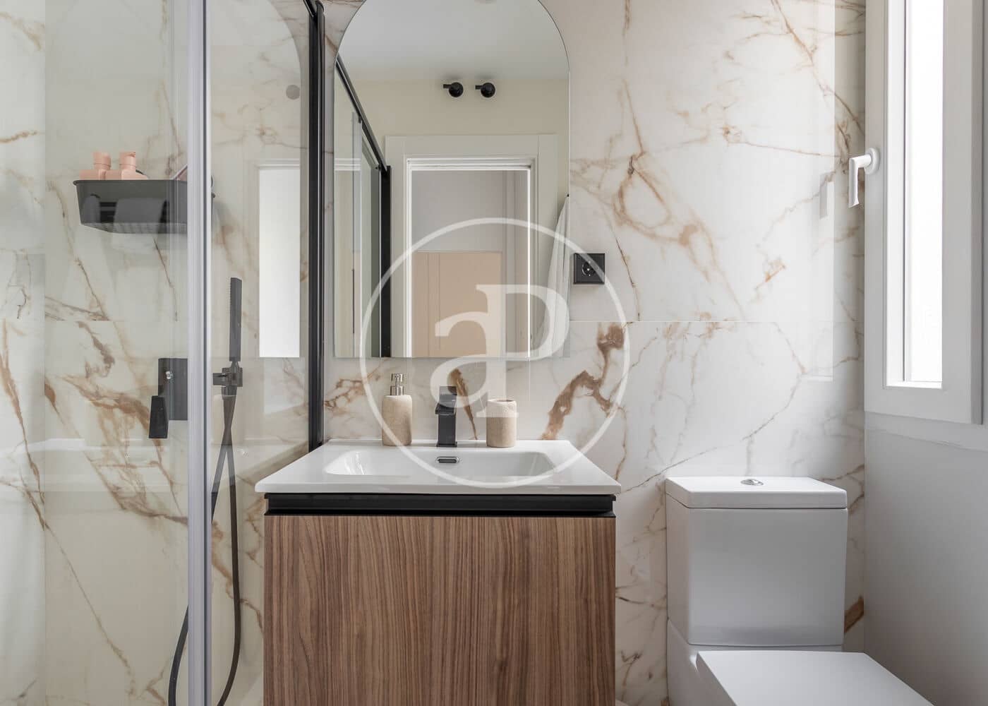 Appartement de 2 chambres à louer à Madrid ville - 4 500 € (Ref: 9321917)