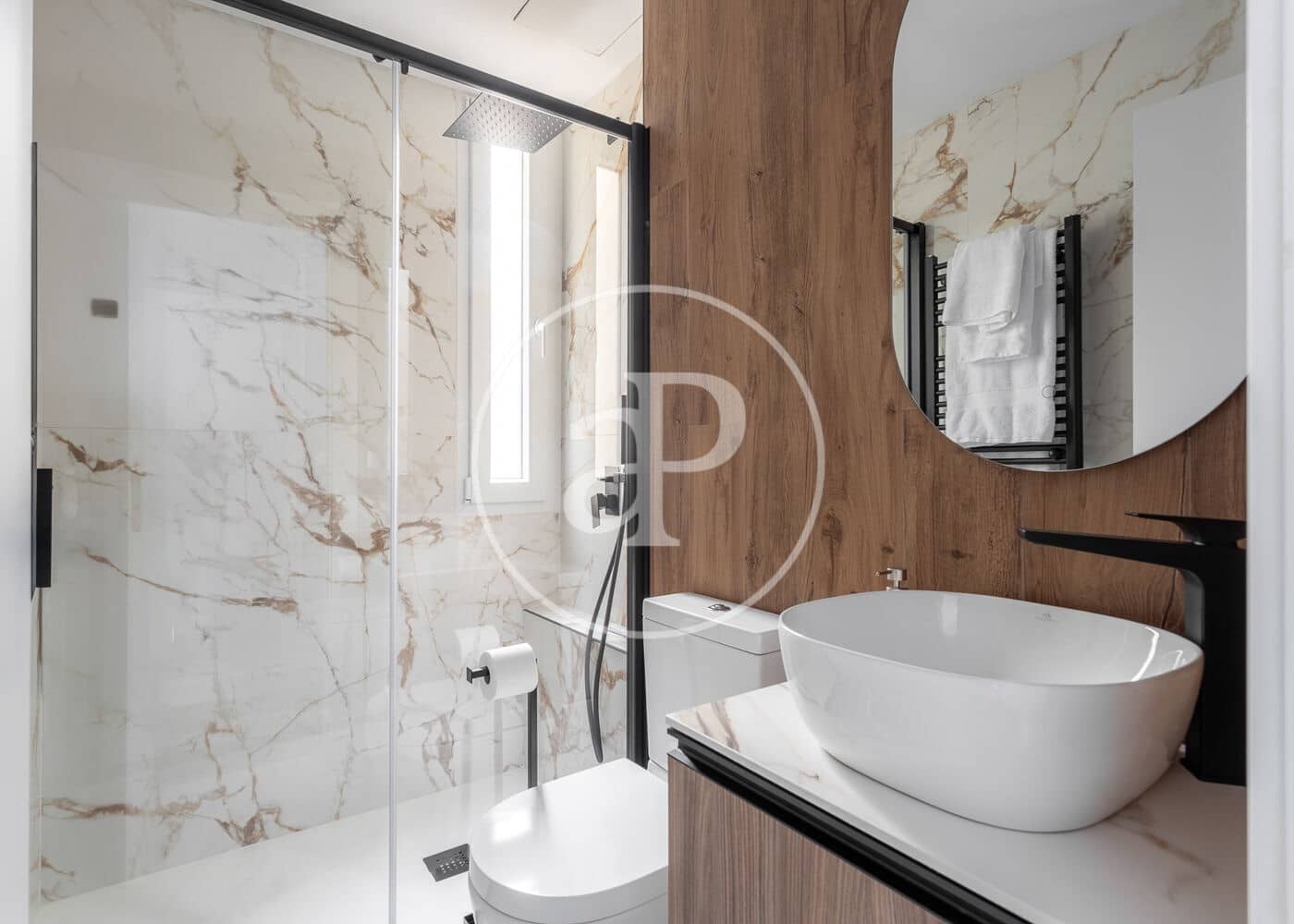 Appartement de 2 chambres à louer à Madrid ville - 4 500 € (Ref: 9321917)