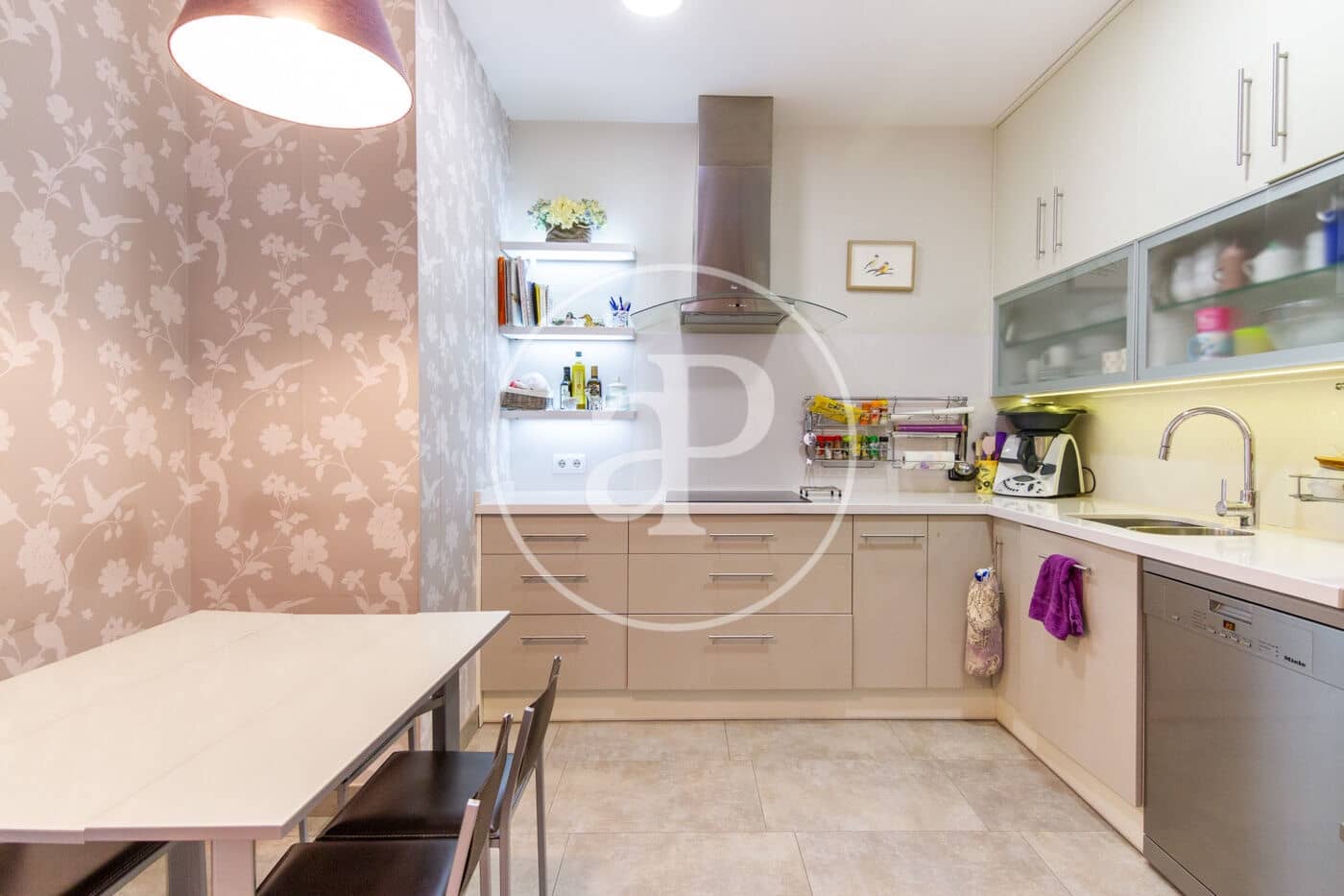 Apartamento de 3 habitaciones en Madrid ciudad en alquiler - 3.400 € (Ref: 9326471)