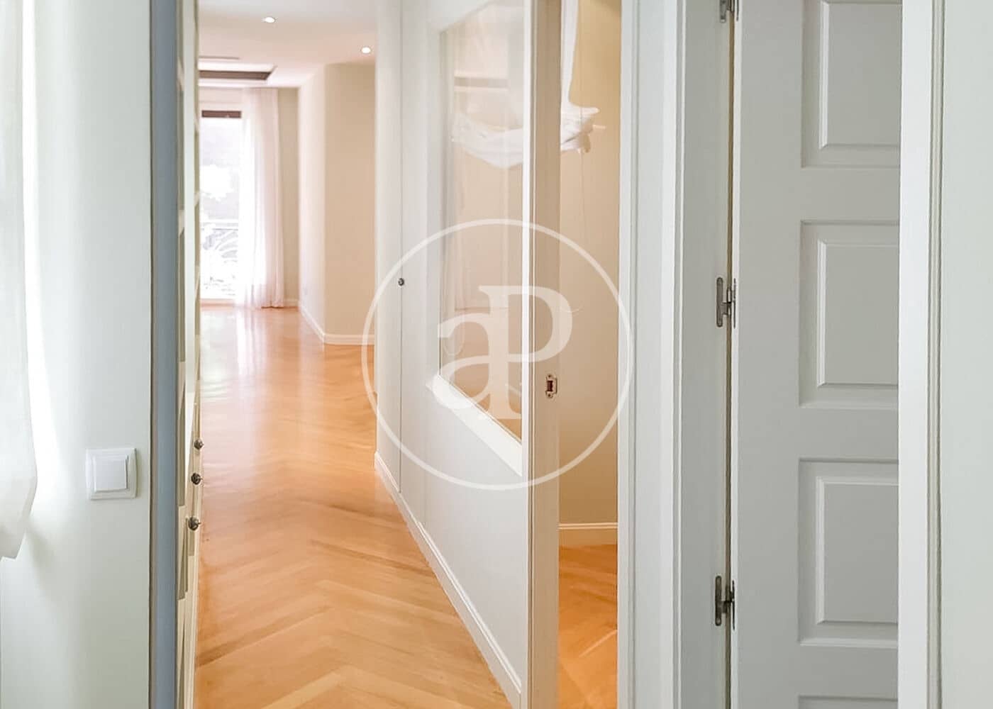 Apartamento de 3 habitaciones en Madrid ciudad en alquiler - 3.400 € (Ref: 9326471)