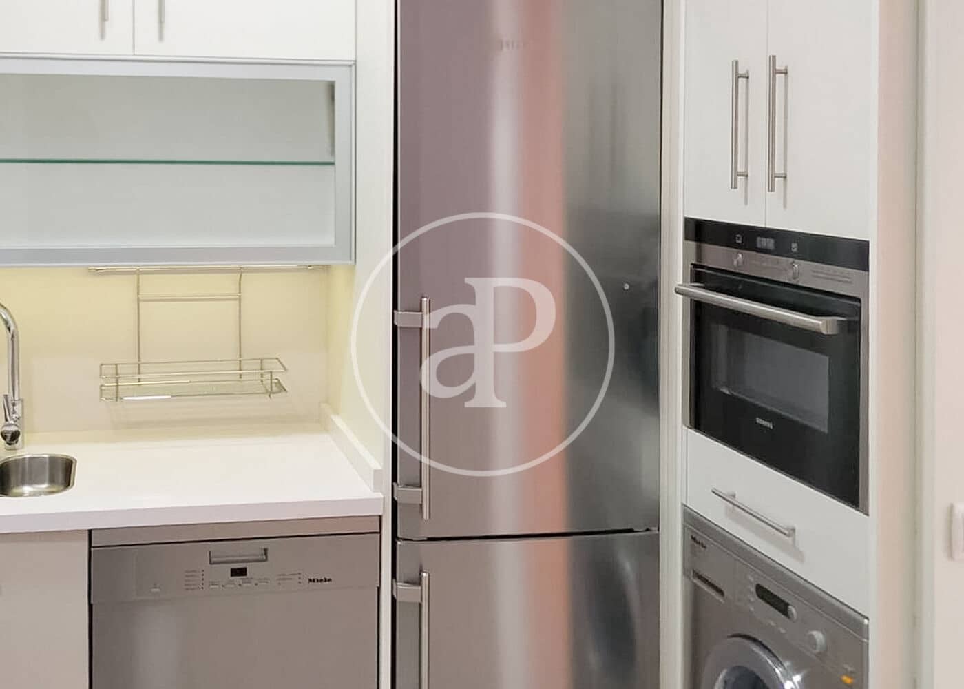 Apartamento de 3 habitaciones en Madrid ciudad en alquiler - 3.400 € (Ref: 9326471)