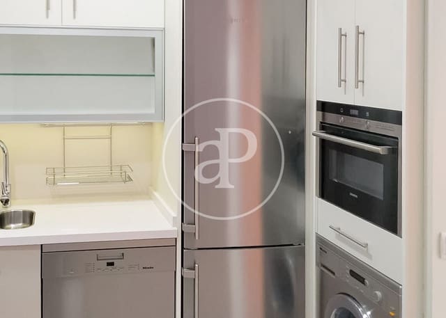 3 soveværelse Lejlighed til leje i Goya, Madrid by - € 3.400 (Ref: 9326471)