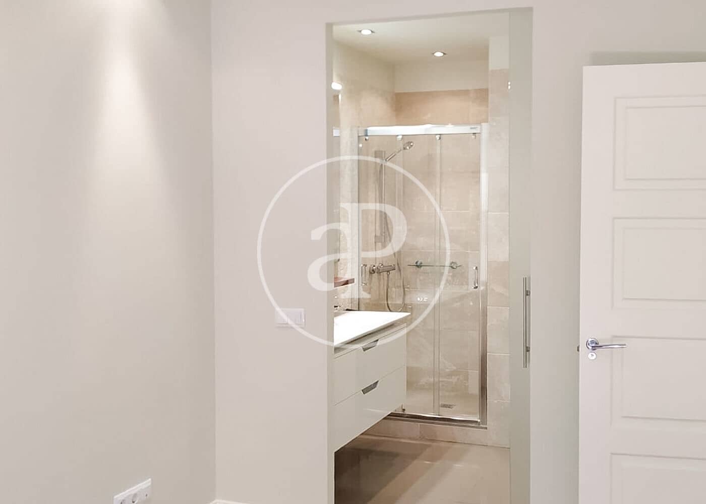 Apartamento de 3 habitaciones en Madrid ciudad en alquiler - 3.400 € (Ref: 9326471)