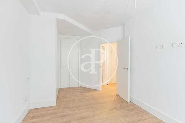 2 bedroom Apartment for sale in Argüelles, Madrid city with pool - € 1,185,000 (Ref: 9341211)